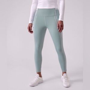 Athleta Large Rainier Evolve 7/8 Tight Crop Legging - Size Large